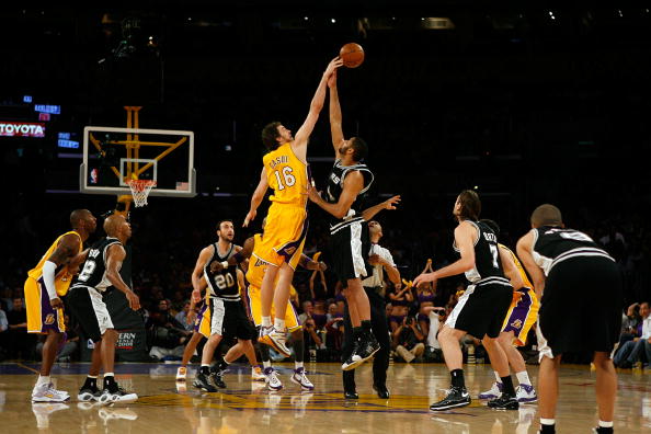 手甩在身后 手甩在身后